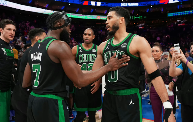  塔图姆末节独揽15分，凯尔特人客场击溃热火防线